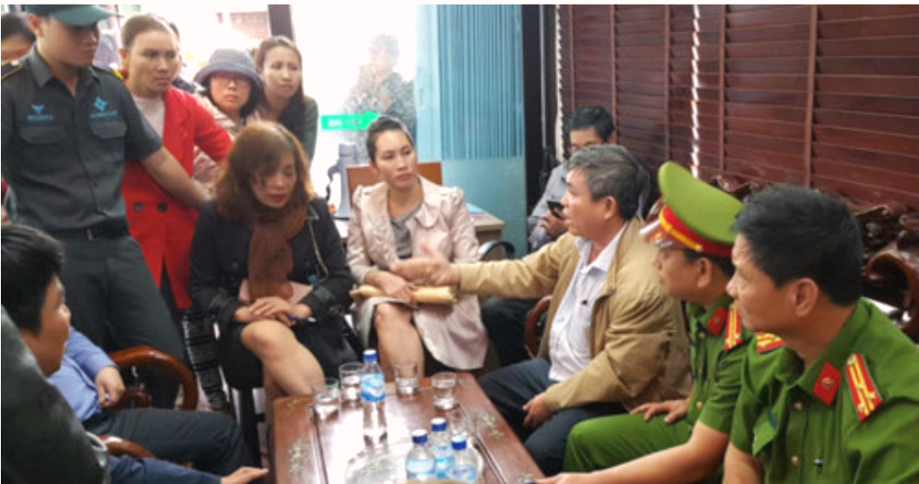 Quảng Nam: Nghi ngờ “bẽ kèo” hàng trăm người dân mua đất kéo đến vây ráp Doanh Nghiệp. - Hình 3