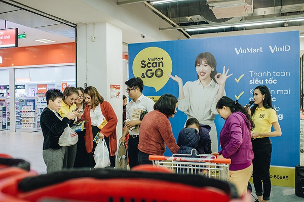 Người tiêu dùng Việt hào hứng trải nghiệm công nghệ mua sắm ‘siêu tốc’ VinMart Scan & Go - Hình 1