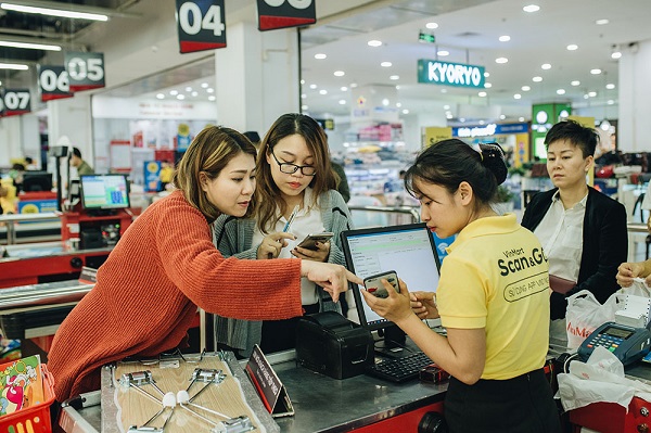 Người tiêu dùng Việt hào hứng trải nghiệm công nghệ mua sắm ‘siêu tốc’ VinMart Scan & Go - Hình 3