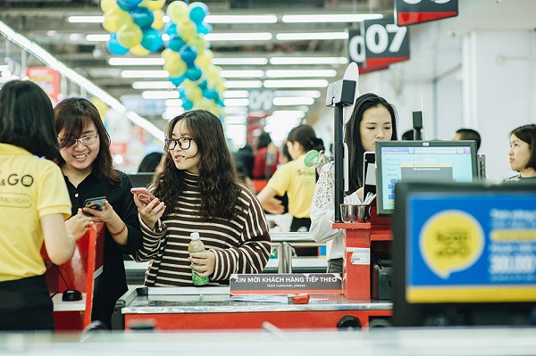 Người tiêu dùng Việt hào hứng trải nghiệm công nghệ mua sắm ‘siêu tốc’ VinMart Scan & Go - Hình 7