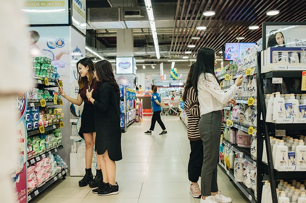 Người tiêu dùng Việt hào hứng trải nghiệm công nghệ mua sắm ‘siêu tốc’ VinMart Scan & Go