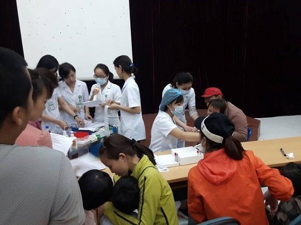 Sau 2 ngày xét nghiệm đã phát hiện hơn 80 trẻ dương tính với sán lợn - Hình 1