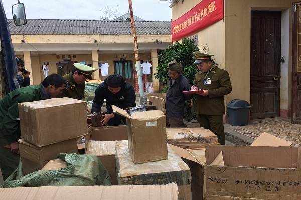 Thu giữ lô hàng thực phẩm đã qua chế biến nhập lậu tại Lạng Sơn - Hình 1
