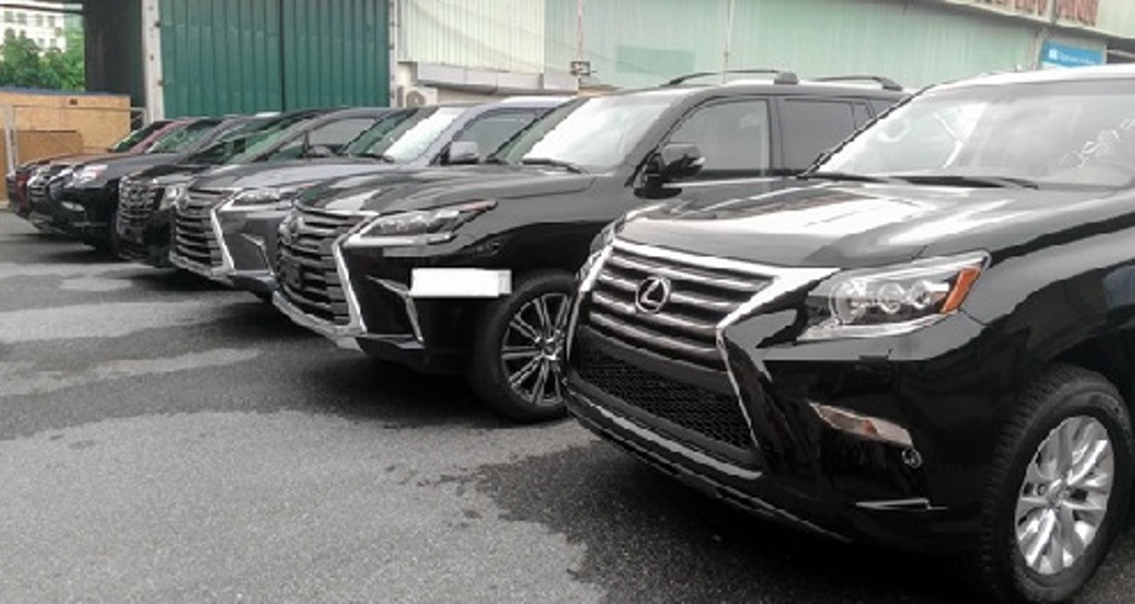 Nhiều xe sang nhập khẩu “núp bóng” quà tặng?
