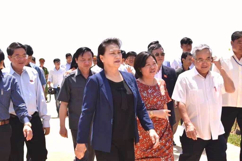 Chủ tịch Quốc hội Nguyễn Thị Kim Ngân làm việc với cán bộ chủ chốt tỉnh Kon Tum. - Hình 2