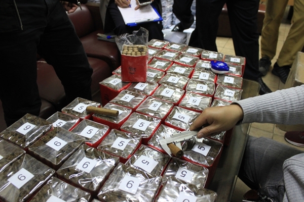 Hà Nội: Phát hiện hơn 1.000 điếu xì gà nhập lậu qua đường hàng không - Hình 1