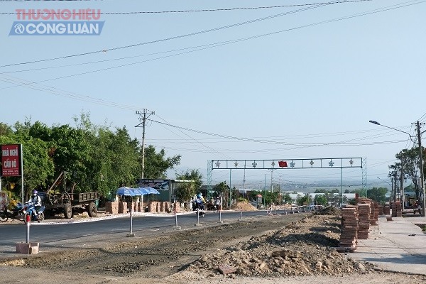 Huyện Ia Pa (Gia Lai): Đường vừa làm xong lại đào bới lên để “chỉnh trang đô thị” (?) - Hình 1