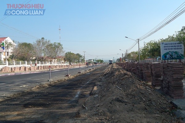 Huyện Ia Pa (Gia Lai): Đường vừa làm xong lại đào bới lên để “chỉnh trang đô thị” (?) - Hình 4
