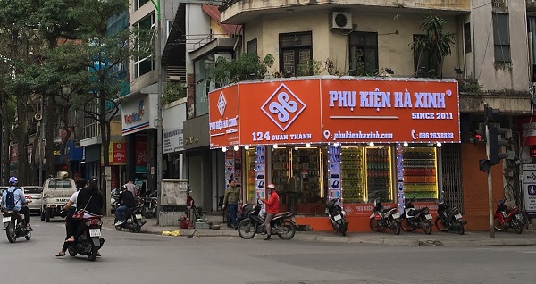 Phụ kiện HT Store, Hà Xinh: Nhập hàng tại chợ Trời?