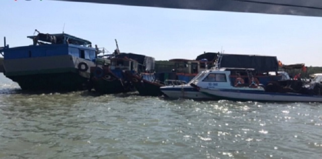 Nghi vấn khai thác cát tận thu bị phá nước dẫn đến chìm tàu, một người mất tích trên sông Gò Gia