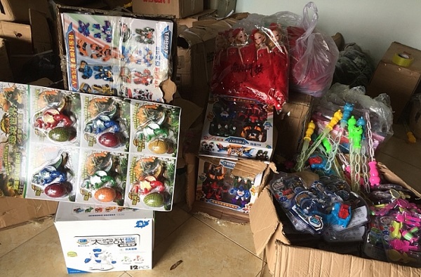 Quảng Ninh: Thu giữ và tiêu hủy hơn 2.000 sản phẩm đồ chơi trẻ em không rõ nguồn gốc - Hình 1