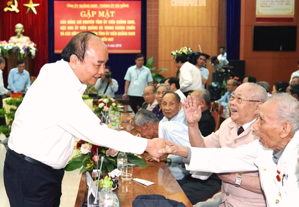 Thủ tướng Nguyễn Xuân Phúc gặp gỡ nguyên lãnh đạo tỉnh Quảng Nam-Đà Nẵng - Hình 1