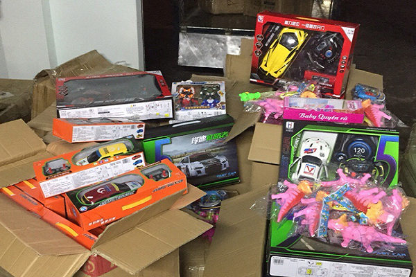 Quảng Ninh: Bắt giữ lô hàng hơn 2.000 sản phẩm đồ chơi trẻ em - Hình 1
