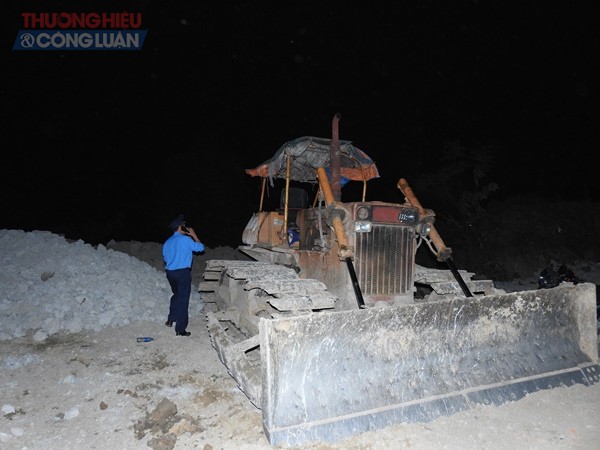 Đông Anh (Hà Nội): Cần xử lý nghiêm đối tượng đổ trộm đất thải xuống sông Cà Lồ - Hình 3