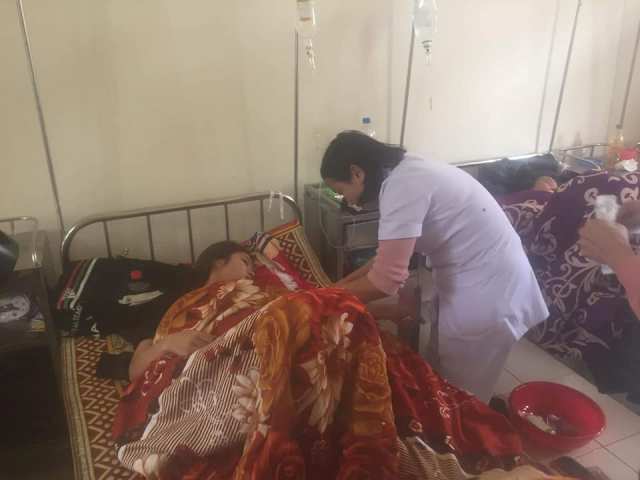 Hà Tĩnh: Hàng chục người nhập viện cấp cứu nghi ngộ độc