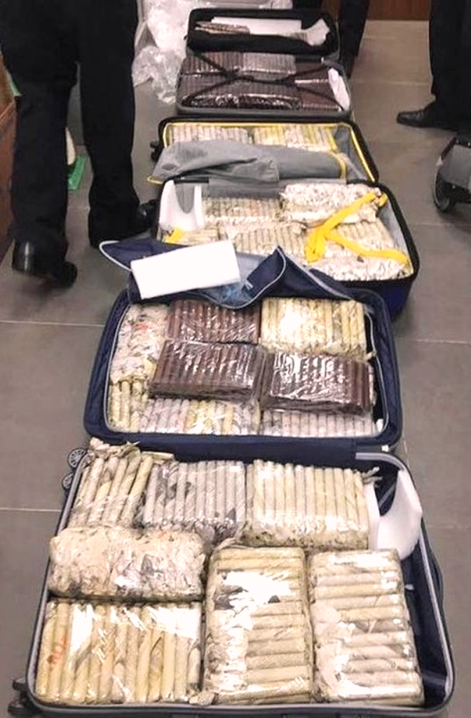 Đà Nẵng: Tạm giữ hơn 3.000 điếu thuốc xì gà Cuba