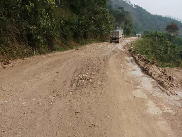 Huyện Qùy Hợp (Nghệ An): Cần sớm xử lý dứt điểm “vấn nạn” xe quá khổ, quá tải lộng hành