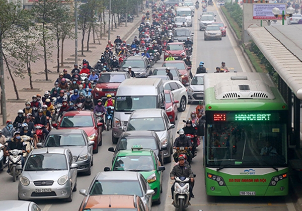 Thứ trưởng Bộ GTVT: Hạn chế phương tiện cá nhân tại Hà Nội và TP.HCM là cần thiết