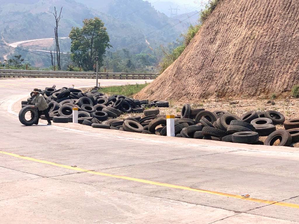 Triển khai các giải pháp bảo đảm ATGT, 2 đoạn dốc cua “tử thần” đèo Lò Xo - Hình 2