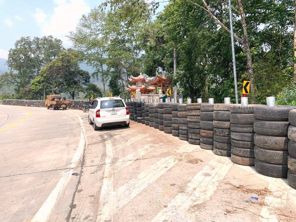 Triển khai các giải pháp bảo đảm ATGT, 2 đoạn dốc cua “tử thần” đèo Lò Xo - Hình 3