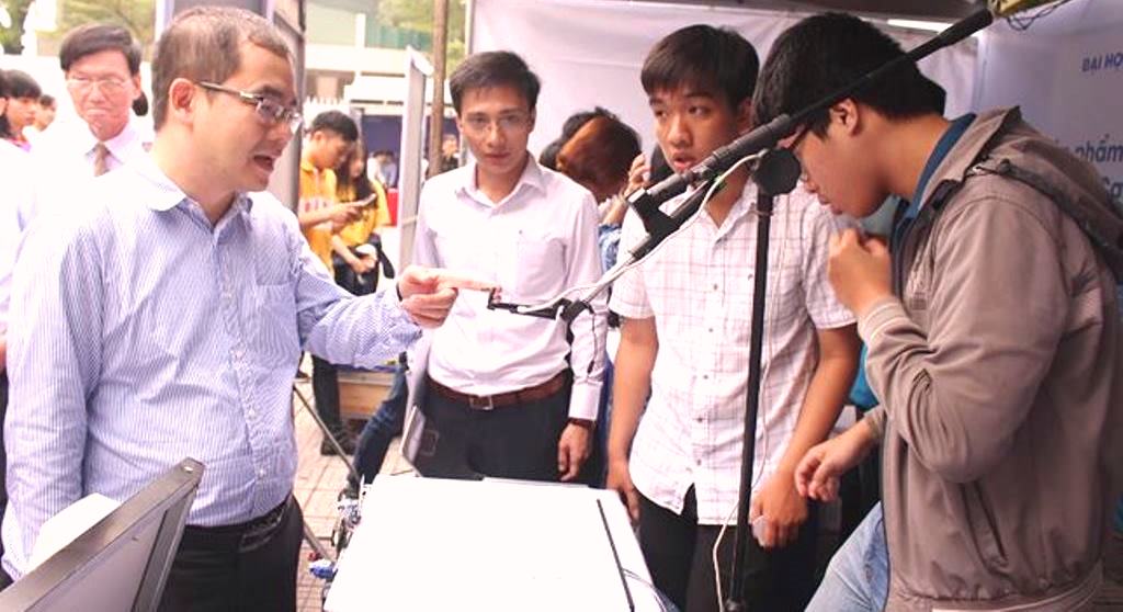 ĐH Đà Nẵng: Sôi động Festival khoa học công nghệ sinh viên - Hình 2