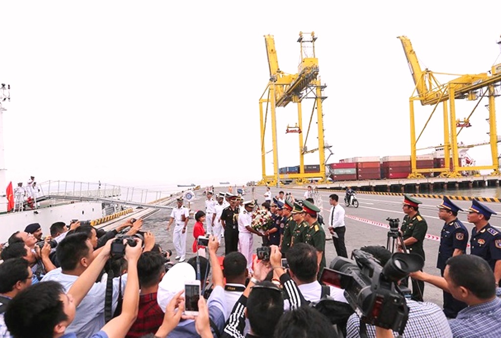 Tàu cảnh sát biển Ấn Độ chính thức đến thăm TP biển Đà Nẵng - Hình 4