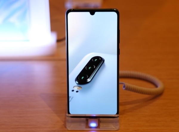 Huawei công bố giá bán chính thức dòng smartphone P30 series tại Việt Nam
