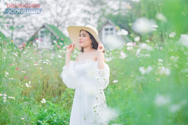 Say đắm nhìn thiếu nữ e ấp trong nắng mới đầu hạ - Hình 7