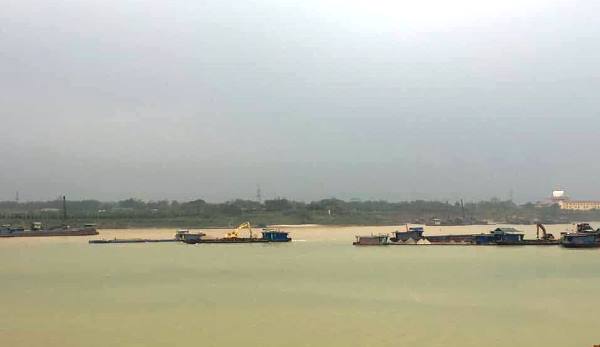 Vĩnh Phúc: Tạm dừng khai thác cát trên sông Hồng, sông Lô từ ngày 28/3