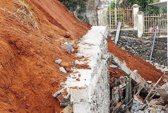 Nghệ An: Sập kè đá chống sạt lở, 4 người bị thương