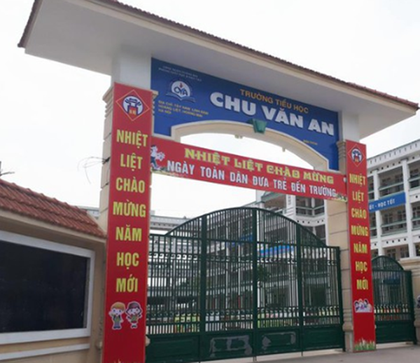 Hà Nội: Phát hiện thịt gà ôi thiu ‘tuồn’ vào trường tiểu học