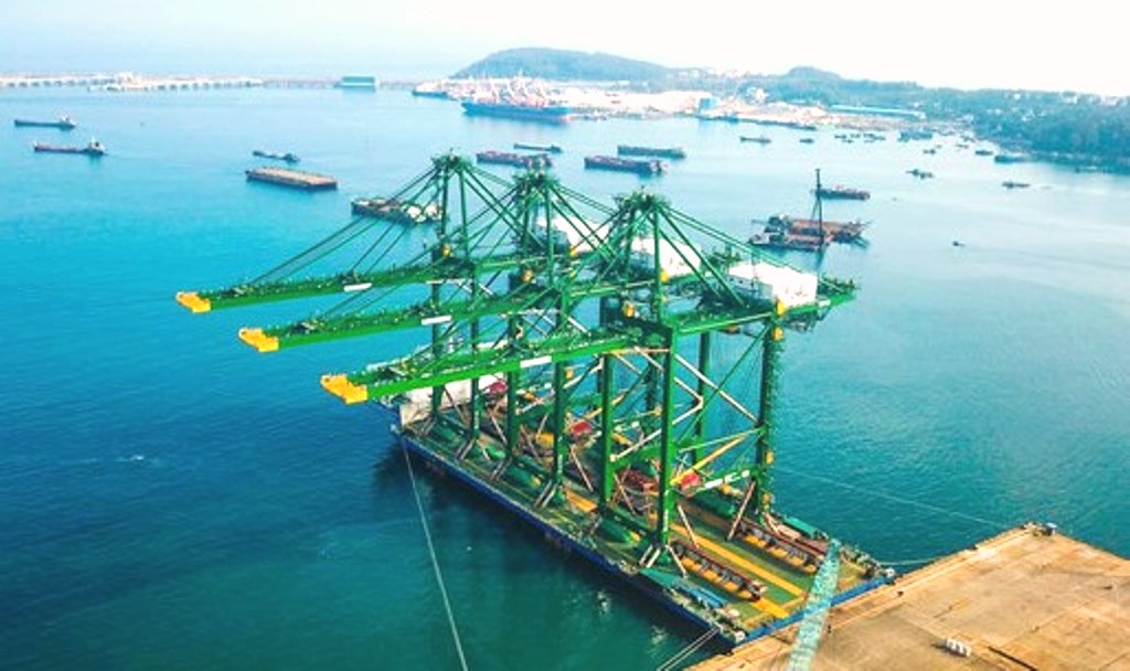 Quảng Ngãi: Đề xuất xây cảng container tiếp nhận tàu hàng siêu trường, siêu trọng KKT Dung Quất - Hình 1