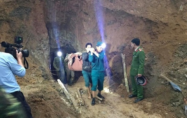 Nghệ An: Đi mót quặng, hai người phụ nữ bị bùn thải vùi lấp - Hình 2