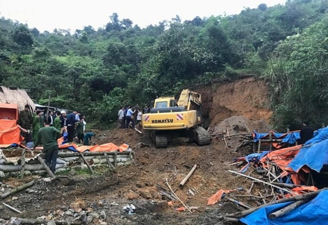 Nghệ An: Đi mót quặng, hai người phụ nữ bị bùn thải vùi lấp