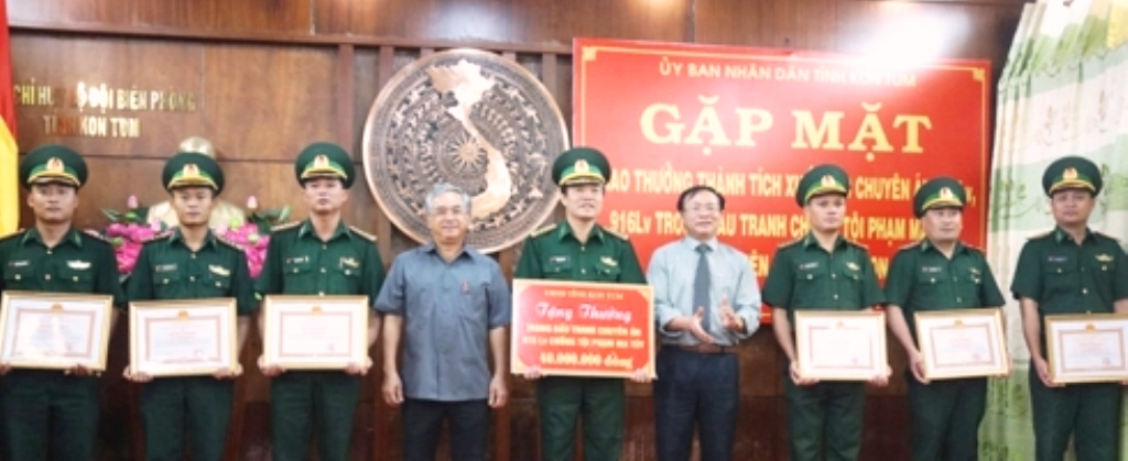 Kon Tum: Bắt 5 đối tượng, thu giữ 55.000 viên ma túy tổng hợp