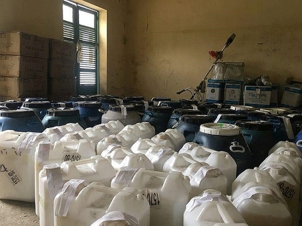 Lào Cai: Phát hiện 3.000 lít dầu gội và chất tẩy rửa không rõ nguồn gốc