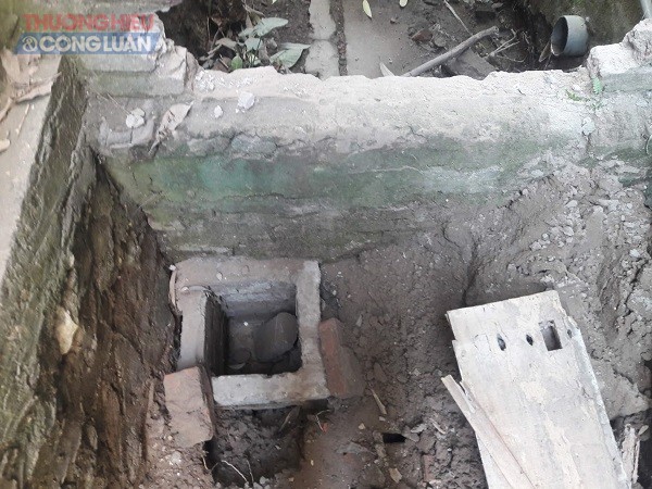 Hà Nội: Cần làm rõ việc cán bộ huyện Phú Xuyên đào hố, chôn đá, yểm bùa tại trụ sở - Hình 1