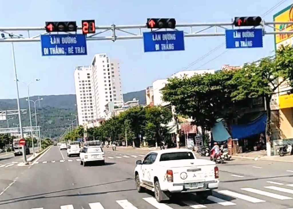 CA.TP Đà Nẵng ra Thông báo yêu cầu đại diện đoàn xe vượt đèn đỏ của Trung Nguyên đến làm việc