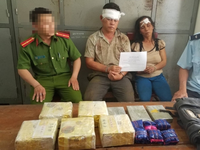Nghệ An: Bắt quả tang 2 vợ chồng khi đang bán 3 bánh heroin