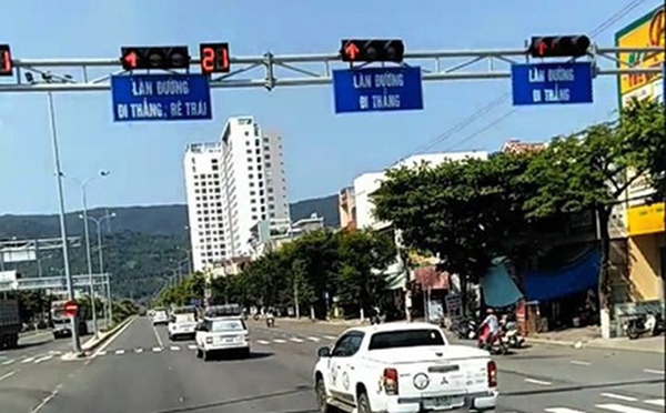 Vụ đoàn xe vượt đèn đỏ ở Đà Nẵng: Tước quyền sử dụng giấy phép lái xe 2 tháng
