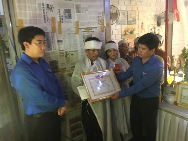 Truy tặng Huy hiệu 'Tuổi trẻ dũng cảm' cho thanh niên xả thân cứu 2 nữ sinh đuối nước