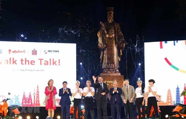 Thủ tướng dự Chương trình thời trang bền vững 'Walk the Talk' - Hình 1