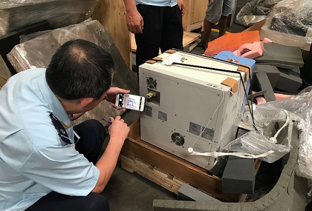 Làm giả giấy phép nhập khẩu thiết bị y tế, một công ty bị khởi tố hình sự