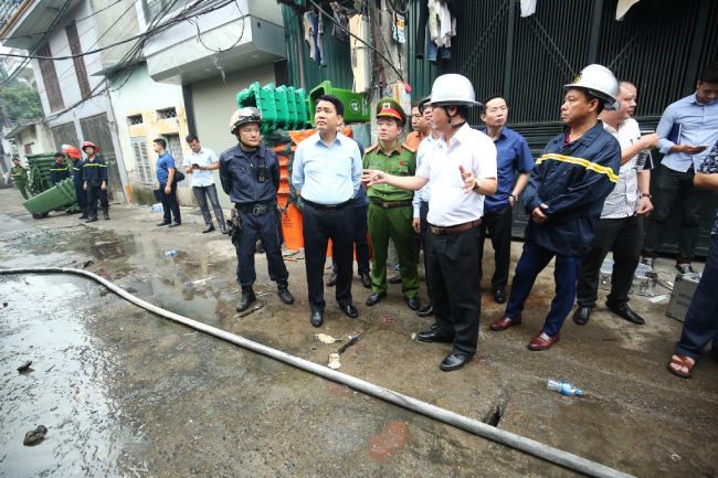 Vụ cháy 4 nhà xưởng, 8 người tử vong tại Hà Nội: Thi thể các nạn nhân đã được đưa ra khỏi hiện trường - Hình 2