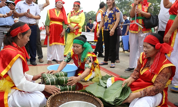 Lễ hội Đền Hùng 2019: Thi gói bánh chưng, bánh giầy cuốn hút du khách