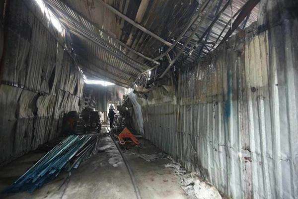 Vụ cháy 4 nhà xưởng, 8 người tử vong tại Hà Nội: Thi thể các nạn nhân đã được đưa ra khỏi hiện trường - Hình 1