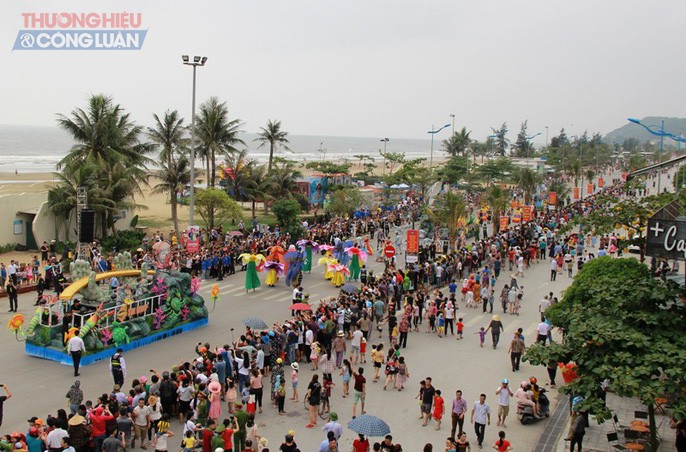 Long lanh sắc màu Lễ hội Carnival giữa đường phố Sầm Sơn - Hình 8