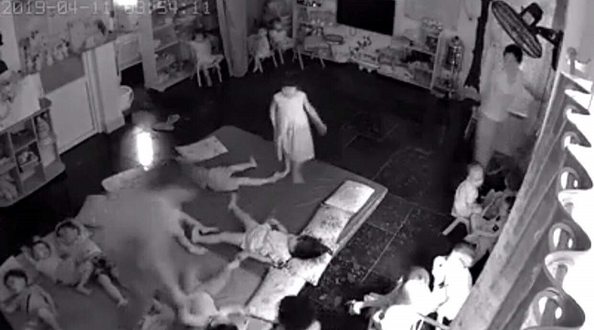 Vụ nghi vấn bạo hành trẻ em (Quảng Ninh): Đình chỉ trường mầm non để điều tra