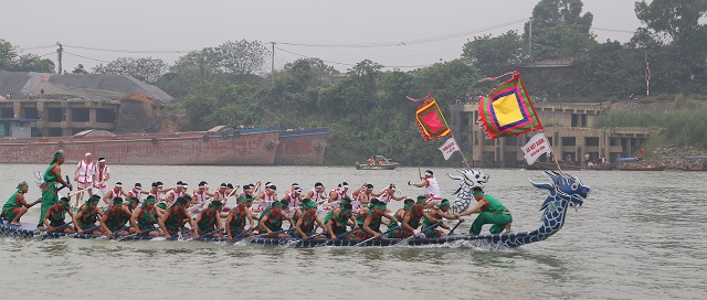 Đua tài, đua sức trên dòng sông Lô
