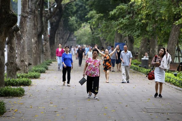 Hà Nội: Nhiều tuyến phố trung tâm vắng hoe, yên ả trong ngày đầu tiên nghỉ lễ - Hình 13